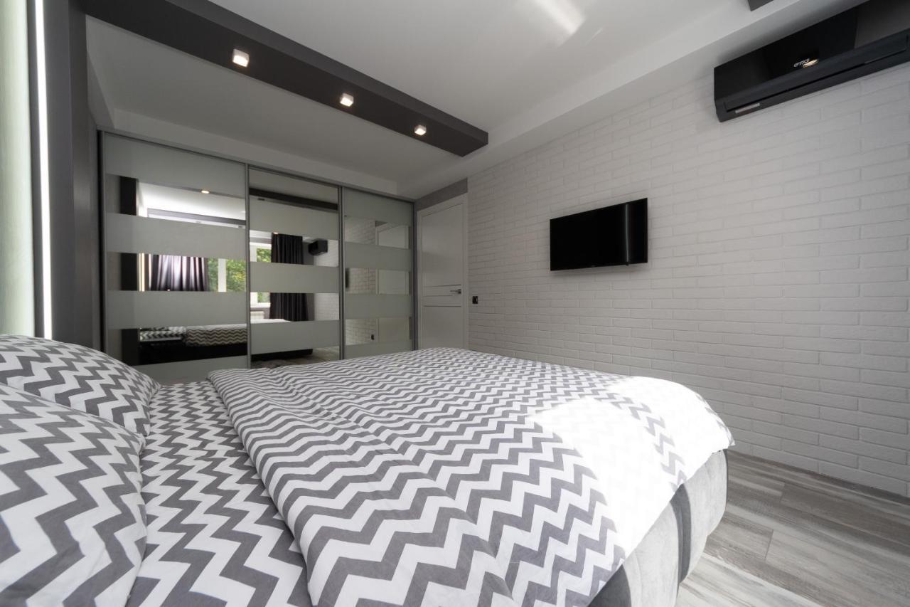 Luxrent Apartments On Lesi Ukrainki - Kiev Exterior foto