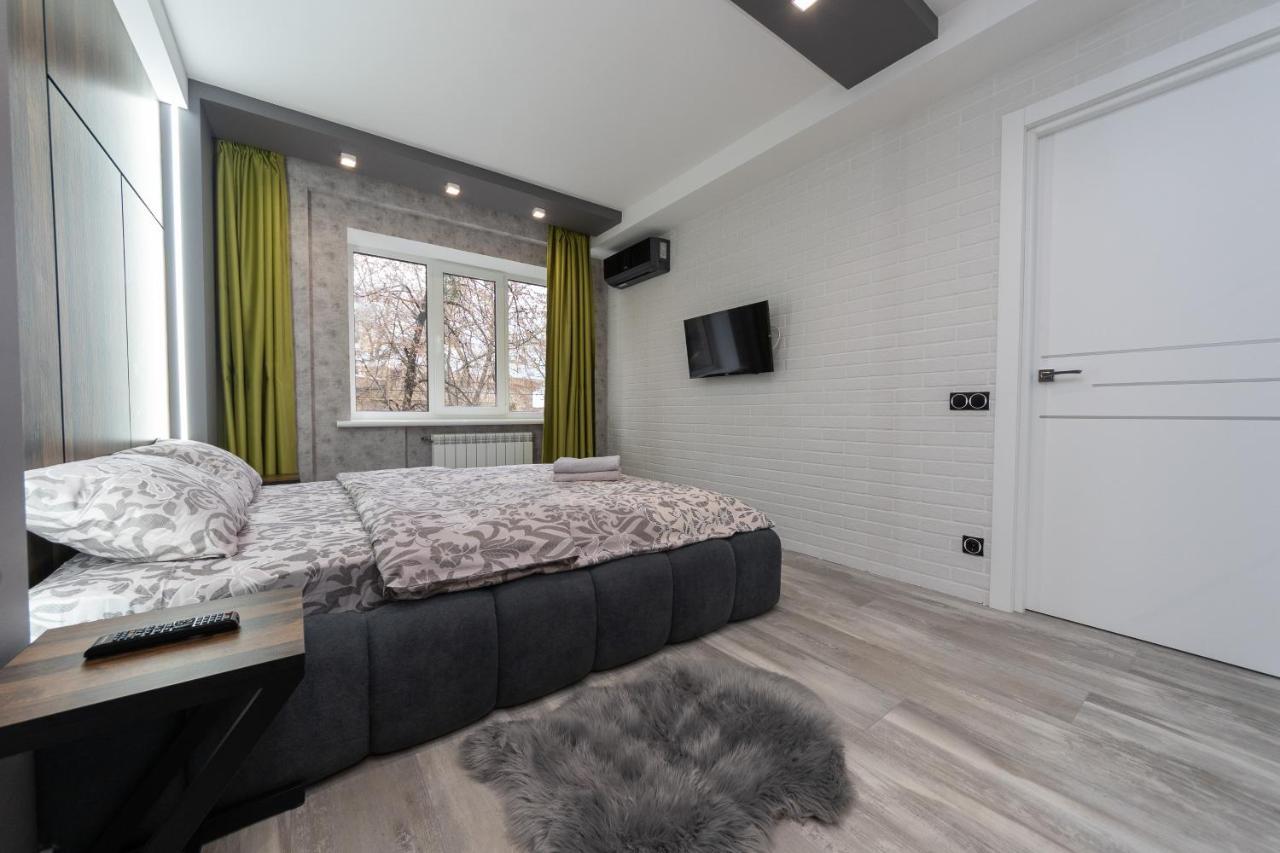 Luxrent Apartments On Lesi Ukrainki - Kiev Exterior foto